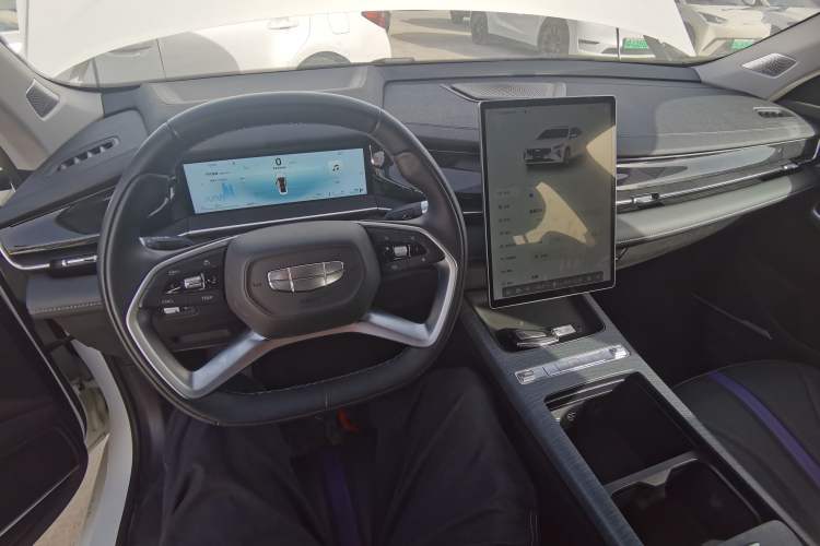 Used Geely Auto Preface 2024 Zhiqing 1.5TD Galaxy Edition Center Console