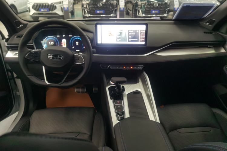 Used Geely Auto Preface 2024 2.0TD Qingyun Edition Center Console