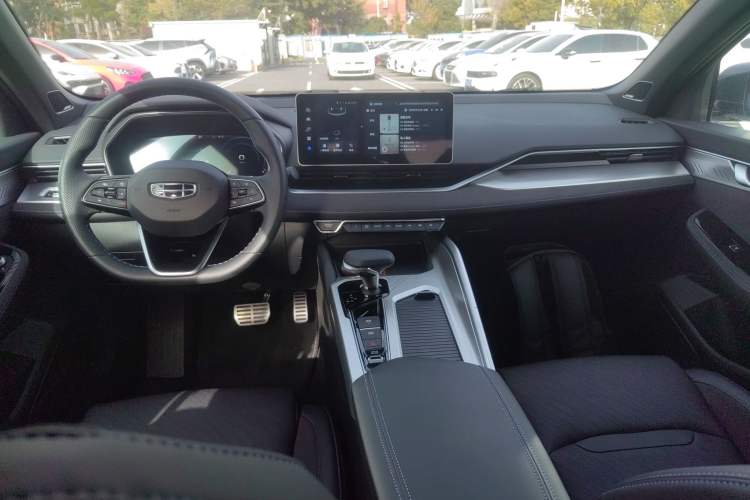 Used Geely Auto Preface 2024 2.0TD Qingyun Edition Center Console