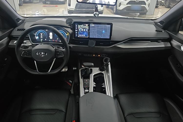 Used Geely Auto Preface 2024 2.0TD Qingyun Edition Center Console