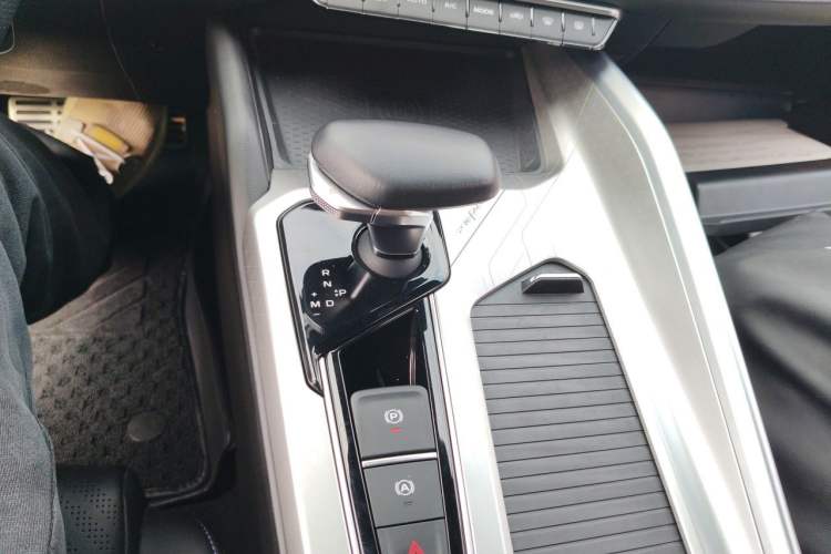 Used Geely Auto Preface 2024 2.0TD Xiaohan Edition Gear Lever