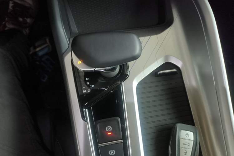 Used Geely Auto Preface 2024 2.0TD Qingyun Edition Gear Lever