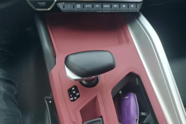 Used Geely Auto Preface 2024 2.0TD Xiaohan Edition Gear Lever