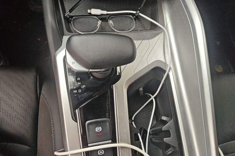 Used Geely Auto Preface 2024 2.0TD Qingyun Edition Gear Lever