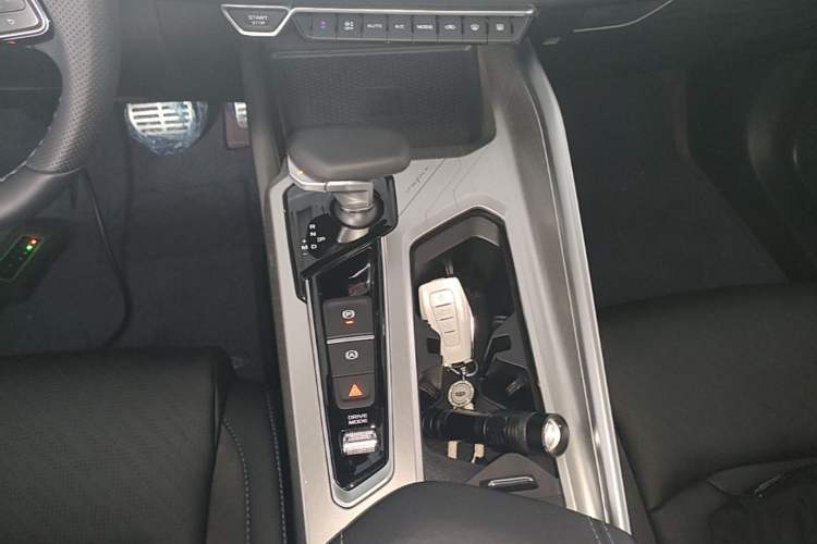 Used Geely Auto Preface 2024 2.0TD Xiaohan Edition Gear Lever