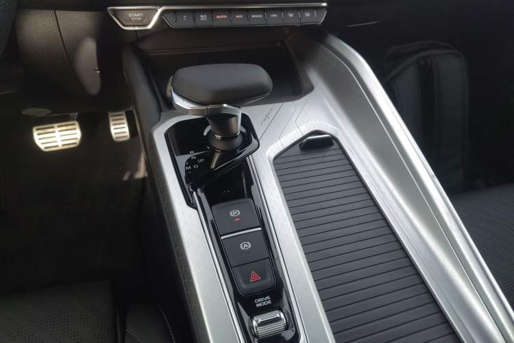 Used Geely Auto Preface 2024 2.0TD Qingyun Edition Gear Lever
