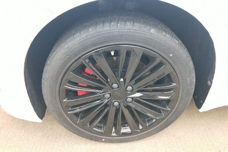 Used Geely Auto Preface 2024 Zhiqing 1.5TD Galaxy Edition Left Front Wheel Hub