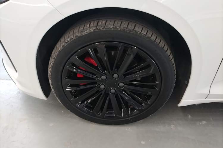Used Geely Auto Preface 2024 Zhiqing 1.5TD Tiangong Edition Left Front Wheel Hub