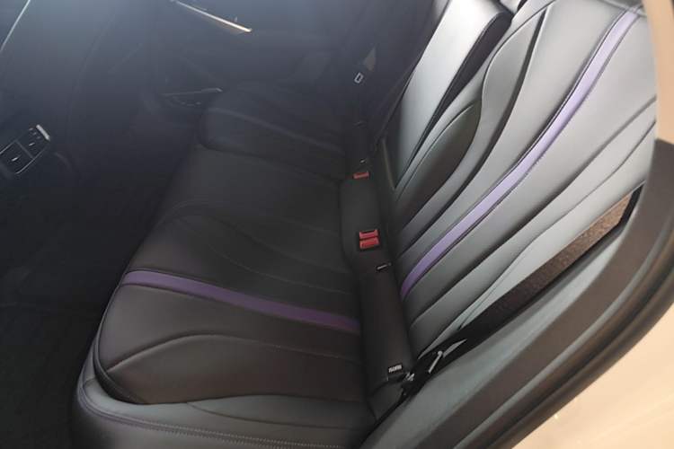 Used Geely Auto Preface 2024 Zhiqing 1.5TD Xingyun Edition Left Rear Seat