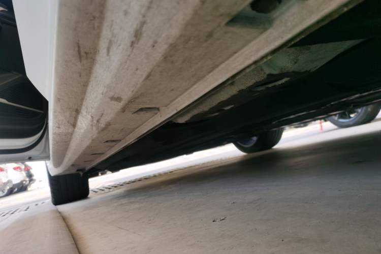 Used Geely Auto Preface 2024 Zhiqing 1.5TD Galaxy Edition Left Side Sill