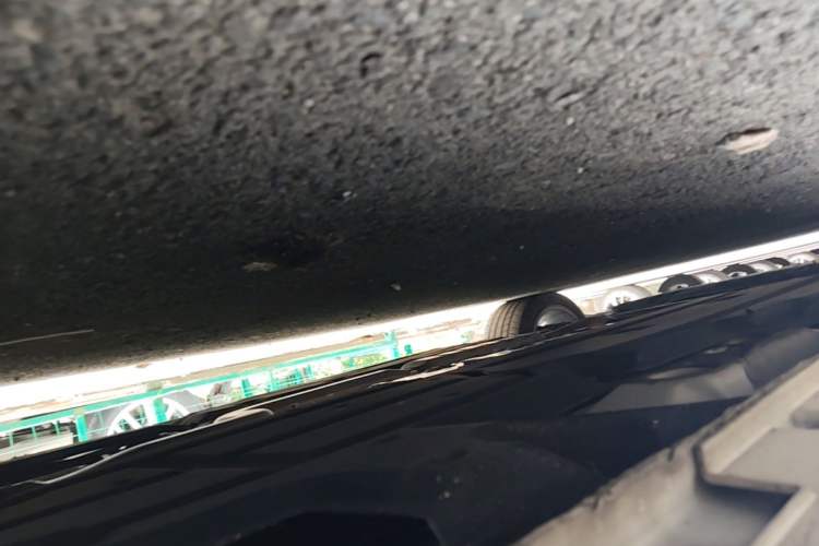 Used Geely Auto Preface 2024 Zhiqing 1.5TD Galaxy Edition Left Side Sill