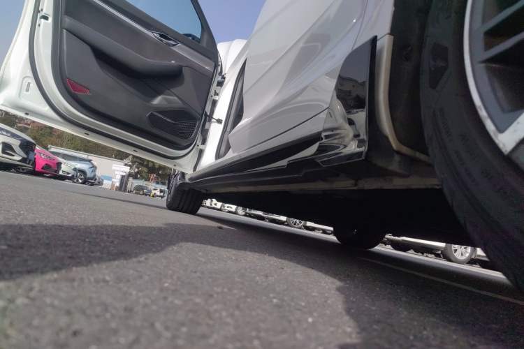 Used Geely Auto Preface 2024 2.0TD Qingyun Edition Left Side Sill