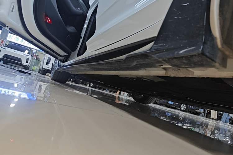 Used Geely Auto Preface 2024 2.0TD Qingyun Edition Left Side Sill