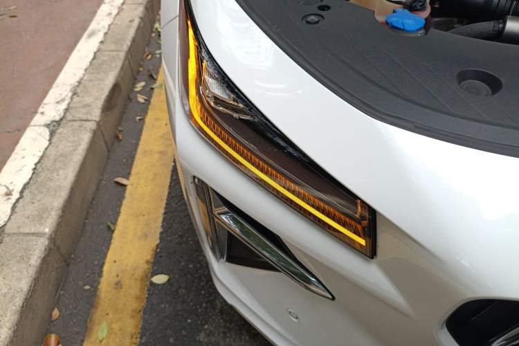 Used Geely Auto Preface 2024 Zhiqing 1.5TD Tiangong Edition Right Front Headlight