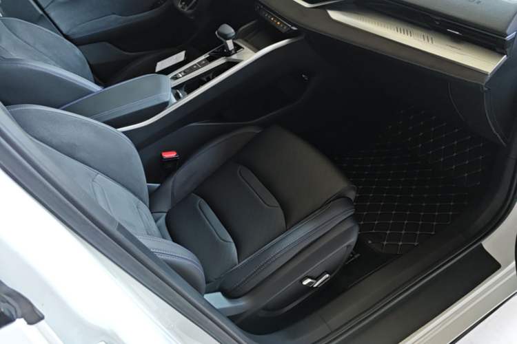 Used Geely Auto Preface 2024 2.0TD Qingyun Edition Right Front Seat