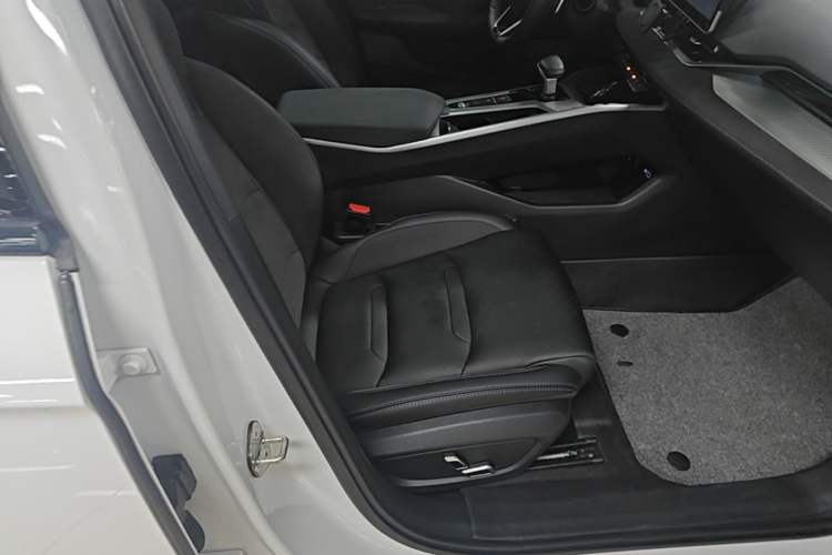 Used Geely Auto Preface 2024 2.0TD Qingyun Edition Right Front Seat