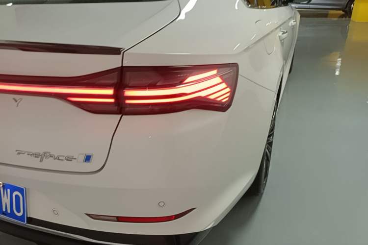 Used Geely Auto Preface 2024 Zhiqing 1.5TD Galaxy Edition Right Rear Taillight