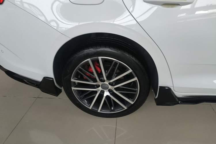Used Geely Auto Preface 2024 2.0TD Qingyun Edition Right Rear Wheel Hub