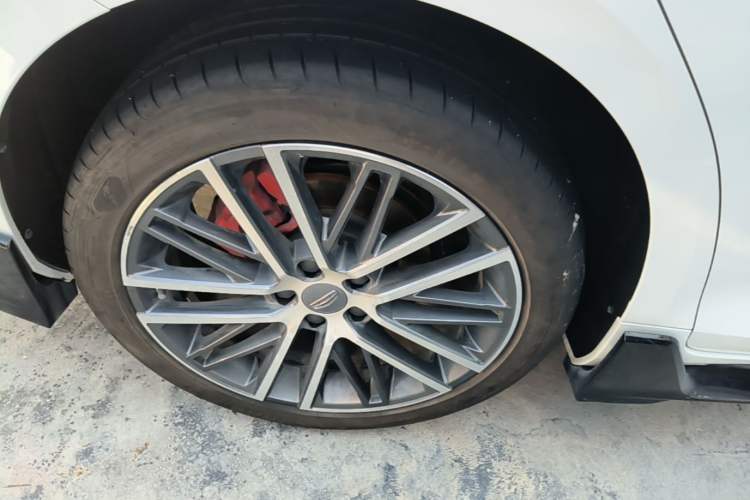 Used Geely Auto Preface 2024 2.0TD Qingyun Edition Right Rear Wheel Hub