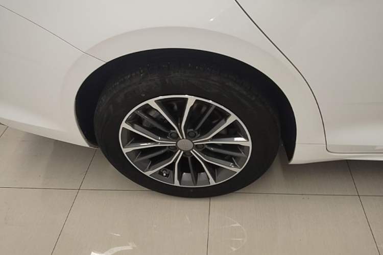 Used Geely Auto Preface 2024 Zhiqing 1.5TD Xingyun Edition Right Rear Wheel Hub