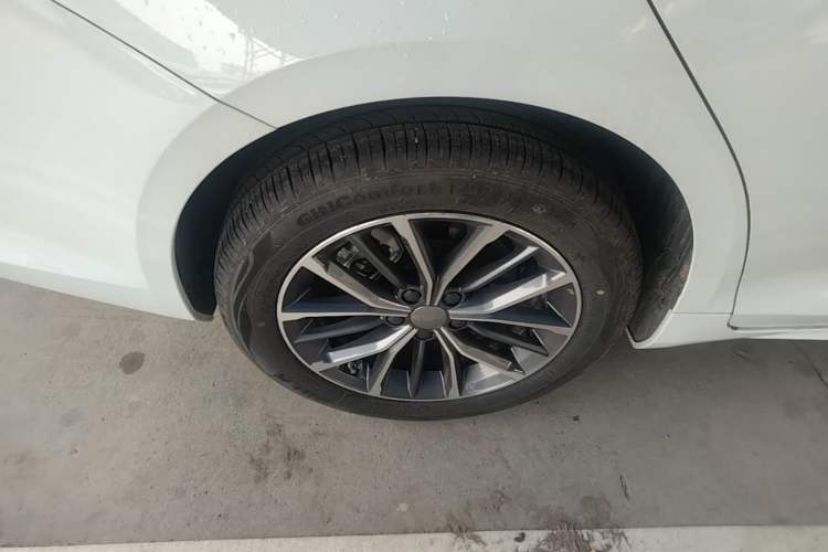 Used Geely Auto Preface 2024 Zhiqing 1.5TD Xingyun Edition Right Rear Wheel Hub