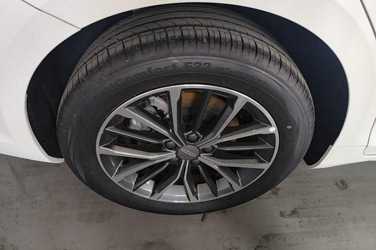 Used Geely Auto Preface 2024 Zhiqing 1.5TD Xingyun Edition Right Rear Wheel Hub
