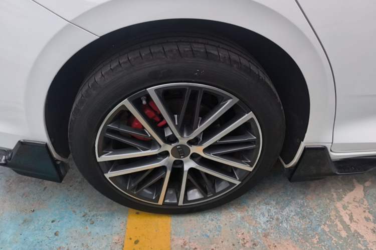 Used Geely Auto Preface 2024 2.0TD Xiaohan Edition Right Rear Wheel Hub