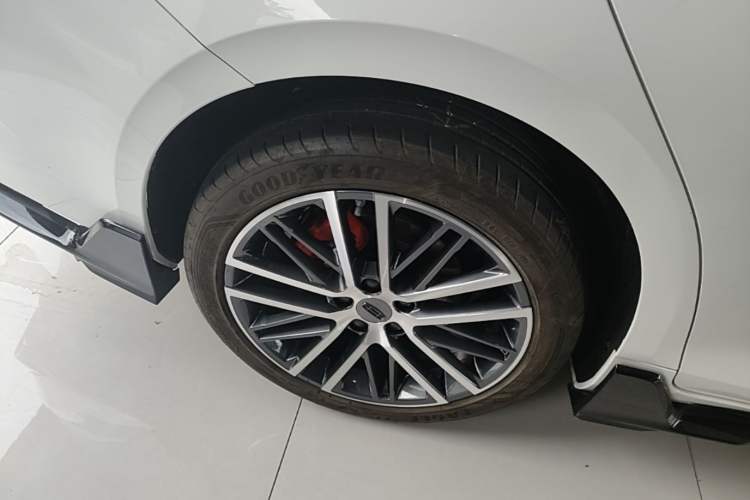 Used Geely Auto Preface 2024 2.0TD Xiaohan Edition Right Rear Wheel Hub