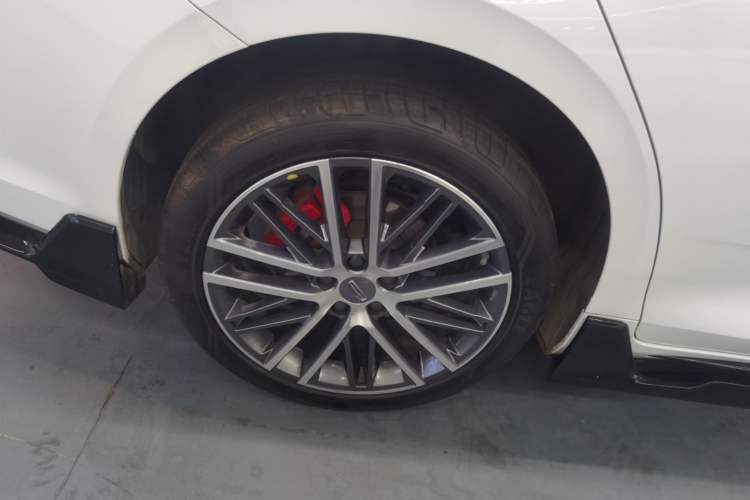 Used Geely Auto Preface 2024 2.0TD Qingyun Edition Right Rear Wheel Hub