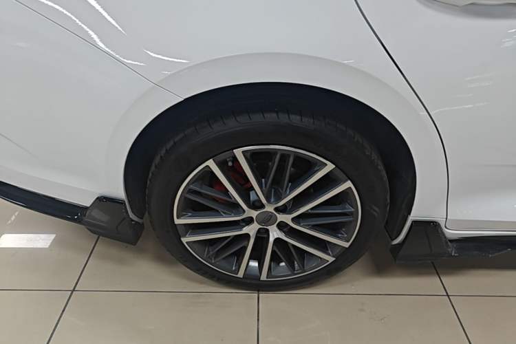 Used Geely Auto Preface 2024 2.0TD Qingyun Edition Right Rear Wheel Hub