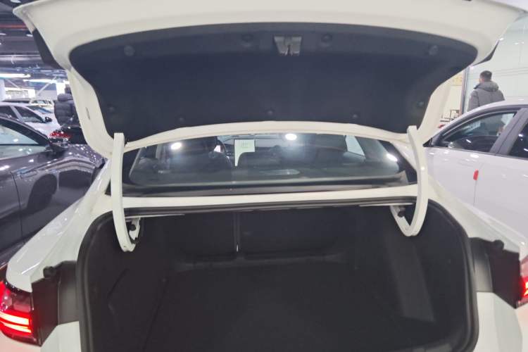 Used Geely Auto Preface 2024 Zhiqing 1.5TD Galaxy Edition Trunk