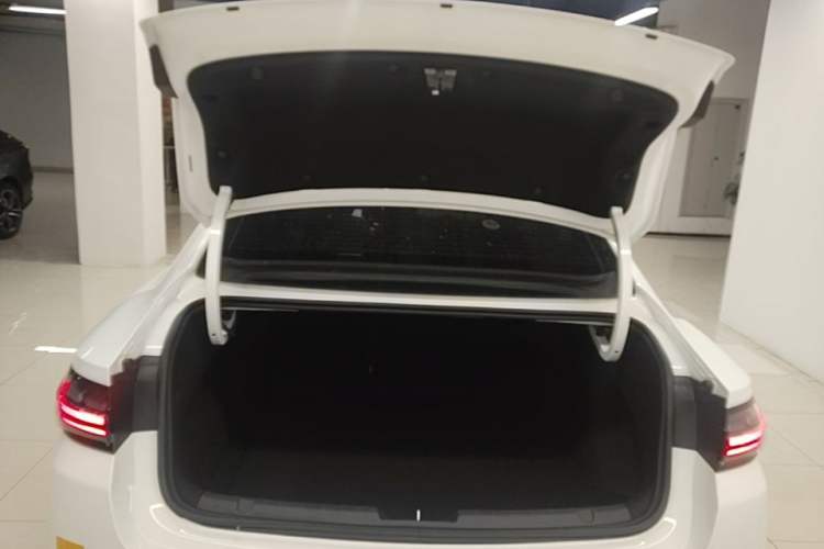 Used Geely Auto Preface 2024 Zhiqing 1.5TD Xingyun Edition Trunk