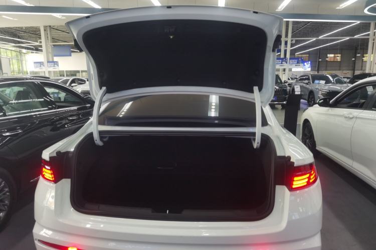 Used Geely Auto Preface 2024 2.0TD Qingyun Edition Trunk