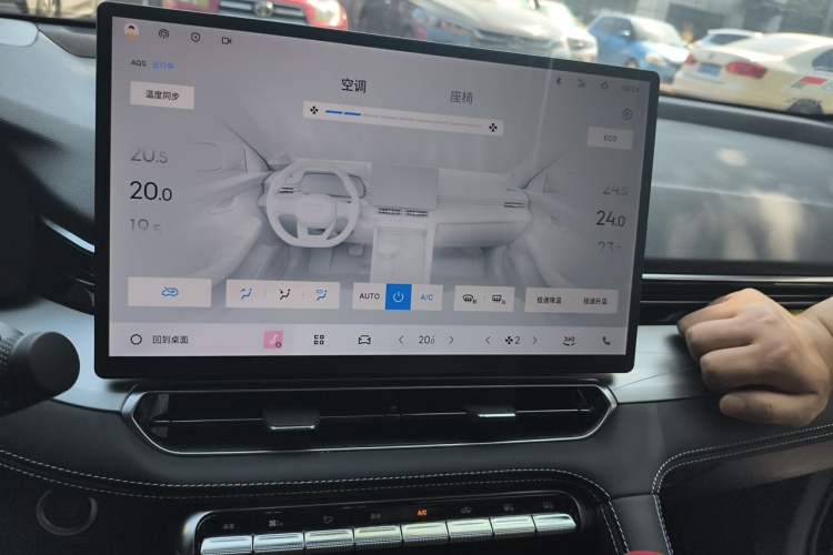 Used Geely Auto Preface 2025 Dongfang Yao 1.5TD Kunlun Edition Audio And AC Panel