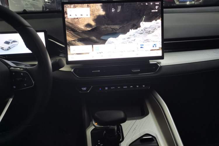 Used Geely Auto Preface 2025 Dongfang Yao 1.5TD Fuyao Edition Audio And AC Panel
