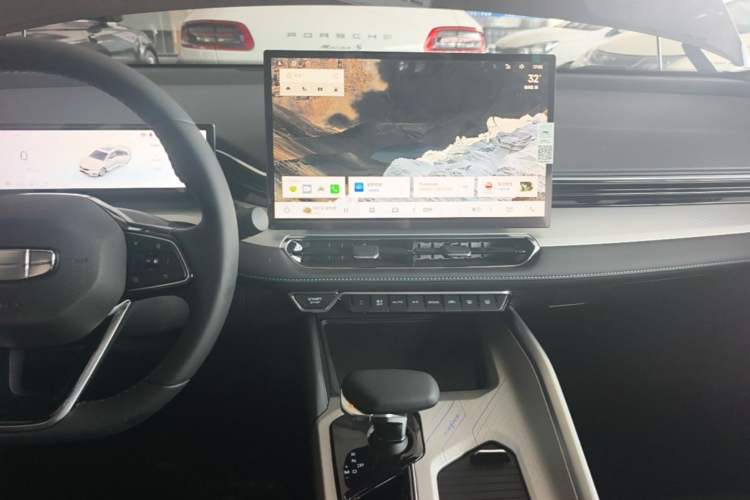 Used Geely Auto Preface 2025 Dongfang Yao 1.5TD Kunlun Edition Audio And AC Panel