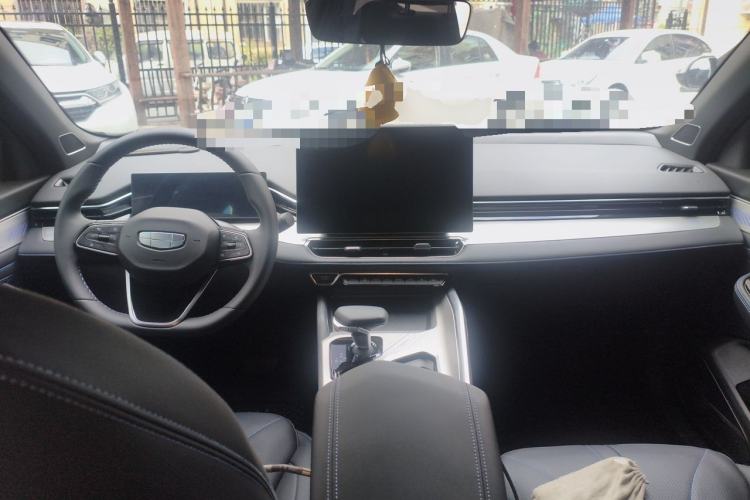 Used Geely Auto Preface 2025 Dongfang Yao 1.5TD Kunlun Edition Center Console