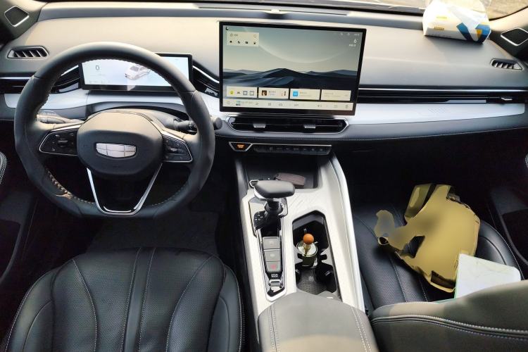 Used Geely Auto Preface 2025 Dongfang Yao 1.5TD Kunlun Edition Center Console