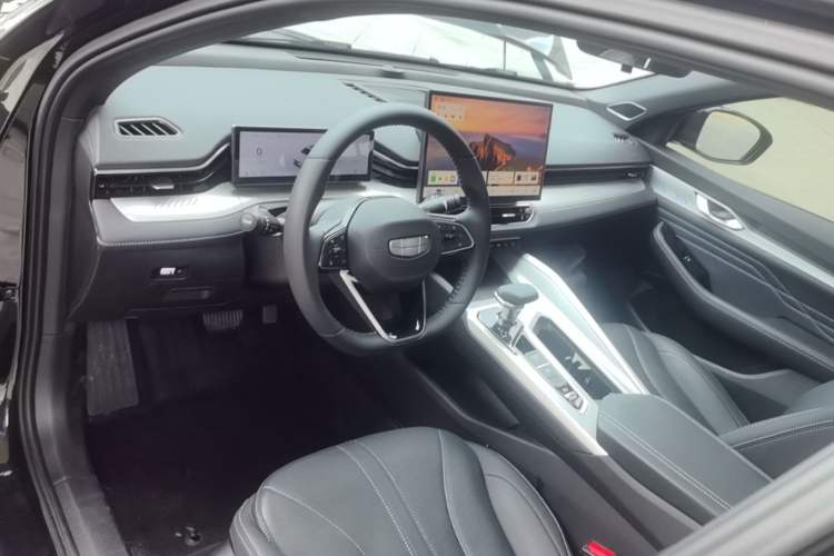 Used Geely Auto Preface 2025 Dongfang Yao 1.5TD Kunlun Edition Center Console