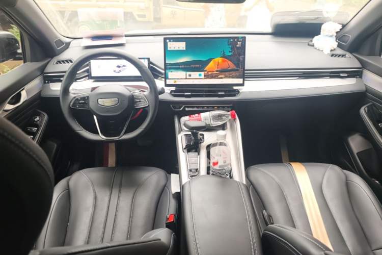 Used Geely Auto Preface 2025 Dongfang Yao 1.5TD Kunlun Edition Center Console