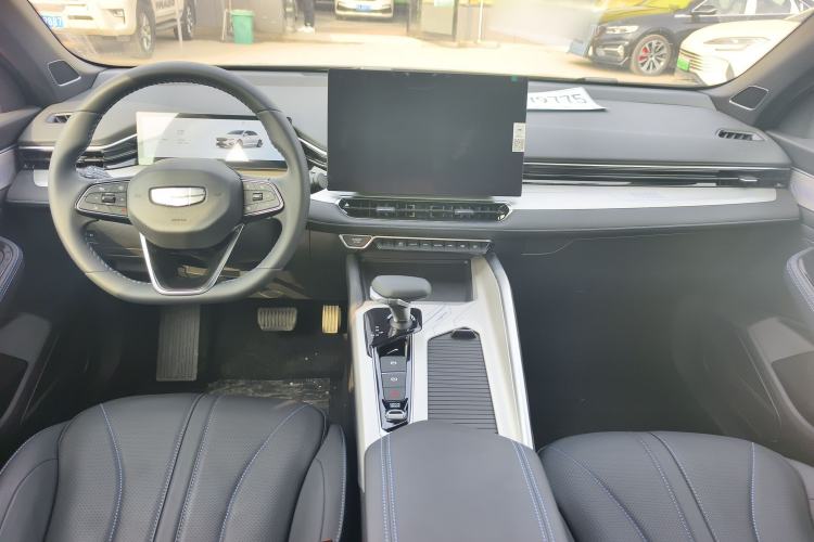 Used Geely Auto Preface 2025 Dongfang Yao 1.5TD Kunlun Edition Center Console