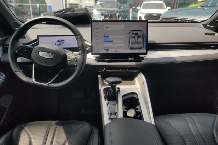 Used Geely Auto Preface 2025 Dongfang Yao 1.5TD Kunlun Edition Center Console