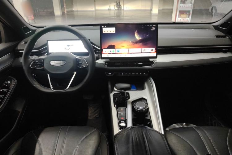 Used Geely Auto Preface 2025 Dongfang Yao 1.5TD Fuyao Edition Center Console