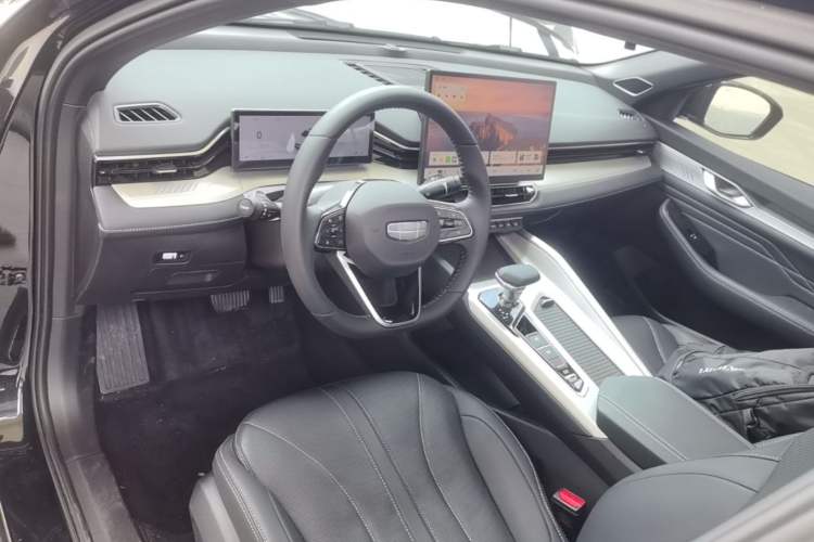Used Geely Auto Preface 2025 Dongfang Yao 1.5TD Kunlun Edition Center Console