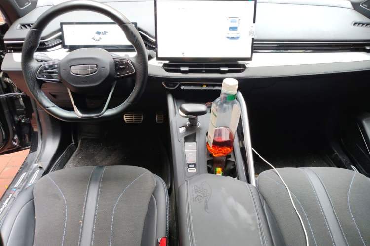 Used Geely Auto Preface 2025 Dongfang Yao 2.0TD Lanxing Edition Center Console