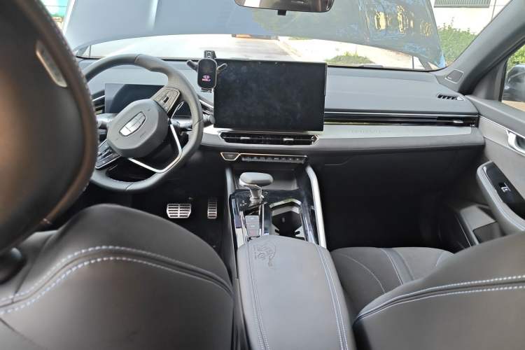 Used Geely Auto Preface 2025 Dongfang Yao 2.0TD Lanxing Edition Center Console