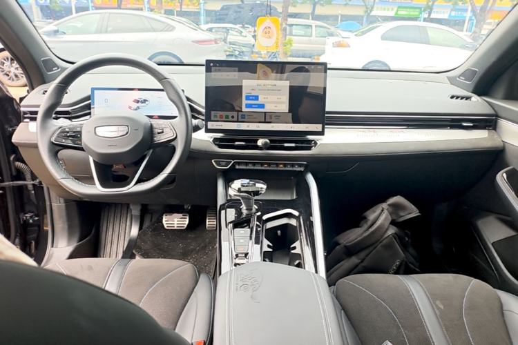 Used Geely Auto Preface 2025 Dongfang Yao 2.0TD Lanxing Edition Center Console