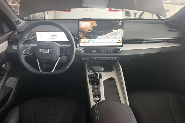 Used Geely Auto Preface 2025 Dongfang Yao 1.5TD Kunlun Edition Center Console