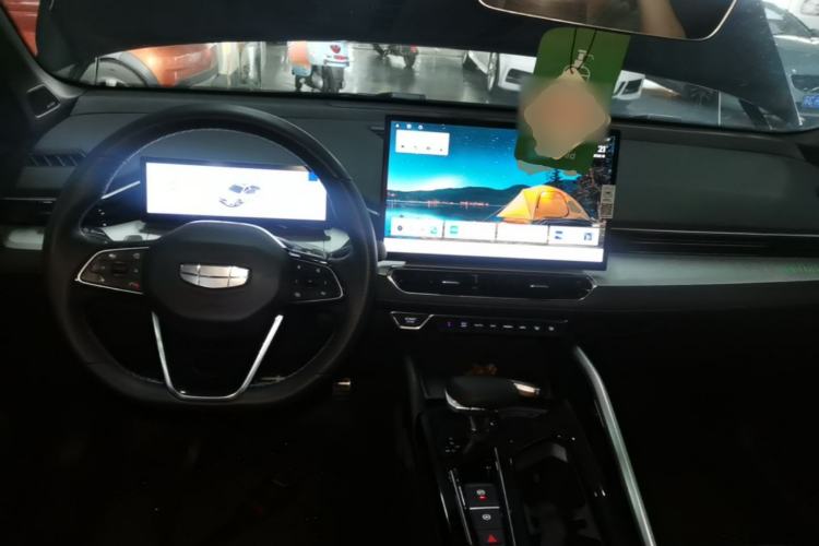 Used Geely Auto Preface 2025 Dongfang Yao 2.0TD Lanxing Edition Center Console
