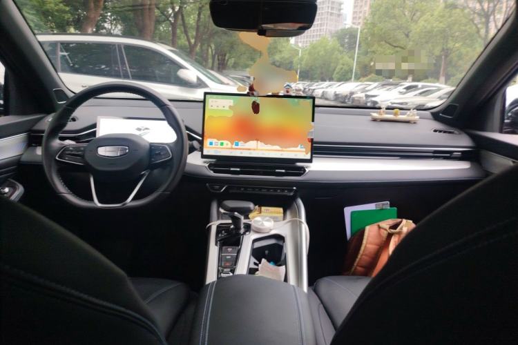 Used Geely Auto Preface 2025 Dongfang Yao 1.5TD Kunlun Edition Center Console